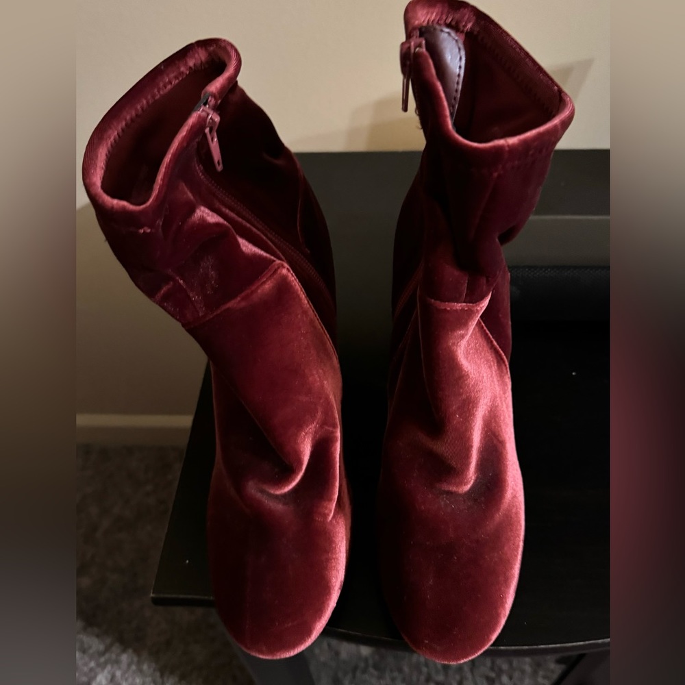 Stylish Burgundy Velour Ankle Boots with Block heel~ size 8 1/2